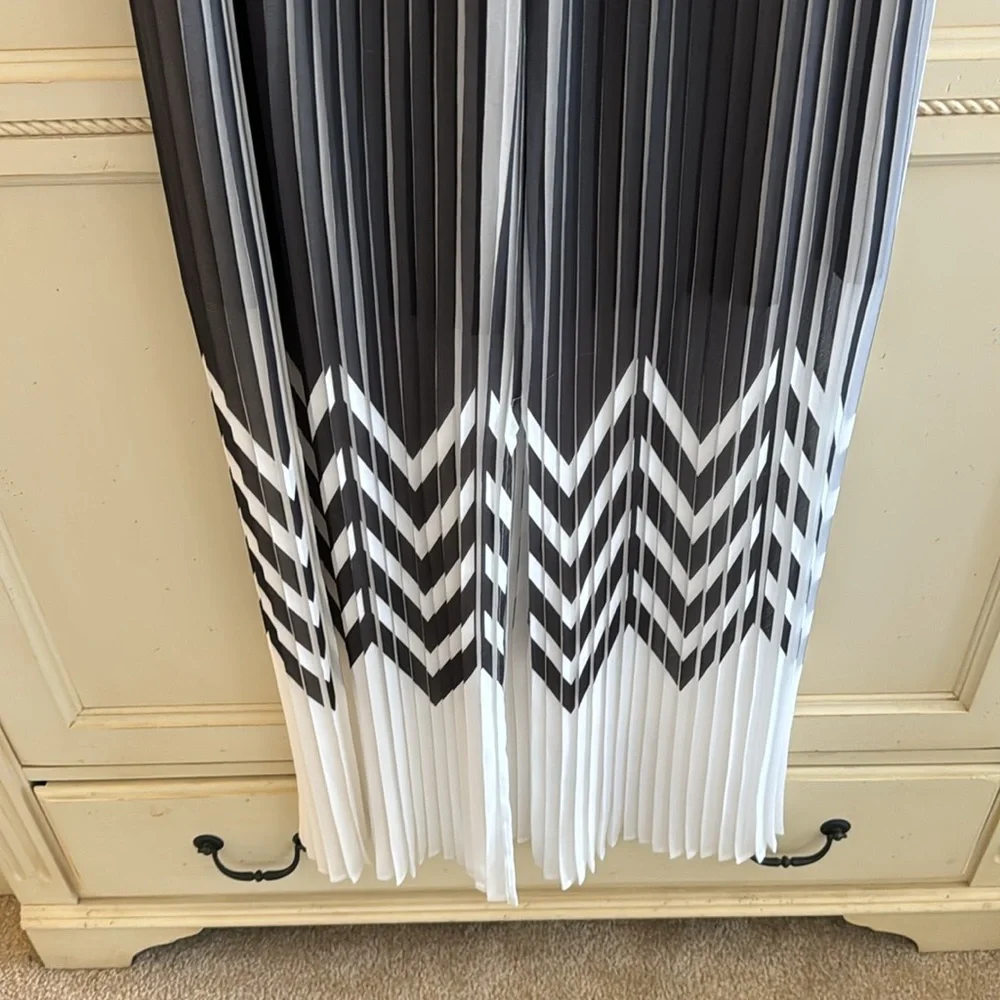 NWT Trouve pleated Zigzag Maxi Skirt - size S black/white - Picture 6 of 10